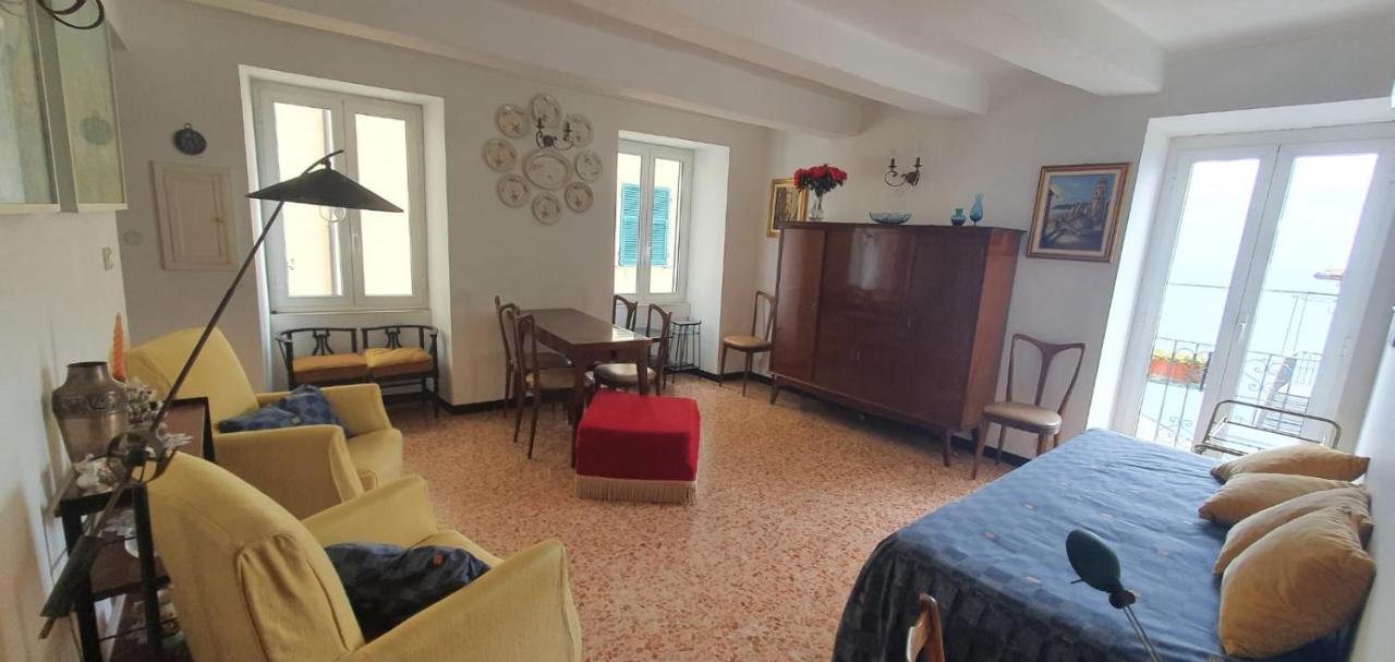 Апартаменты Casa Del Sole Affacciato Sul Mare Черво Экстерьер фото
